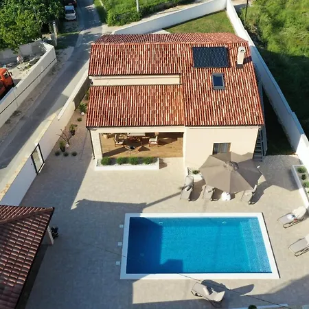 Holiday House Roza * Lovinac (Zadar)