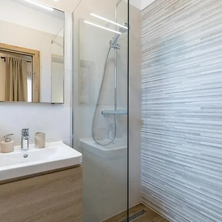 Holiday House Roza * Lovinac (Zadar)