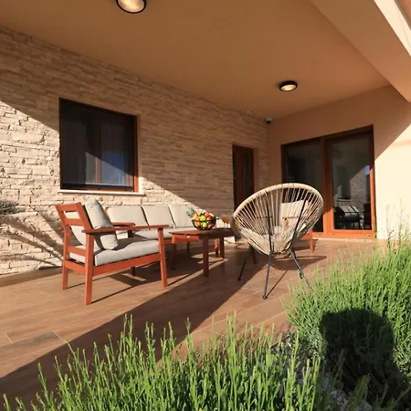 Holiday House Roza Villa