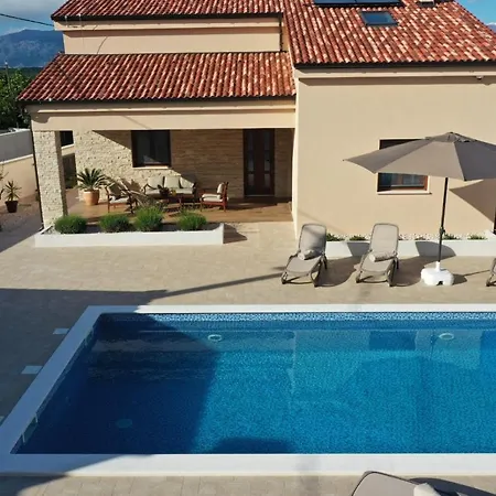 Holiday House Roza Villa